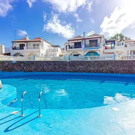 Fantastic Large In Front Of Heated Pool Wifi Lägenhet