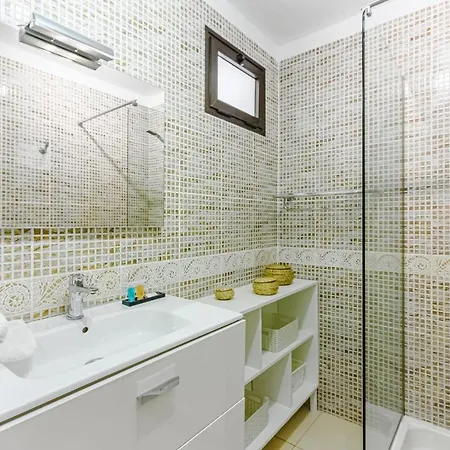 Fantastic Large In Front Of Heated Pool Wifi Apartment