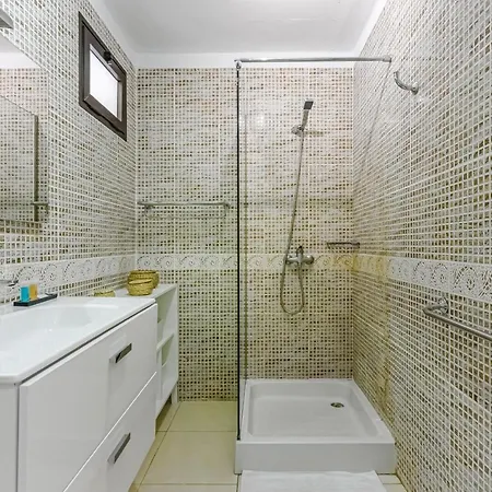 Fantastic Large In Front Of Heated Pool Wifi Apartment *
